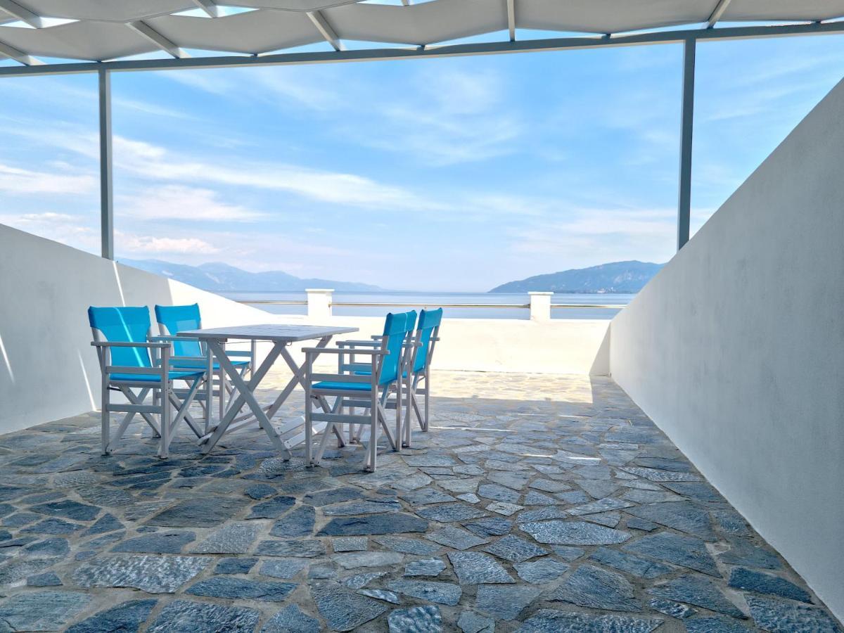 Epipleon Luxury Suites -102- Δωμάτιο 45Τμ Με Βεράντα 35Τμ Μπροστά Στη Θάλασσα Nafpaktos Luaran gambar