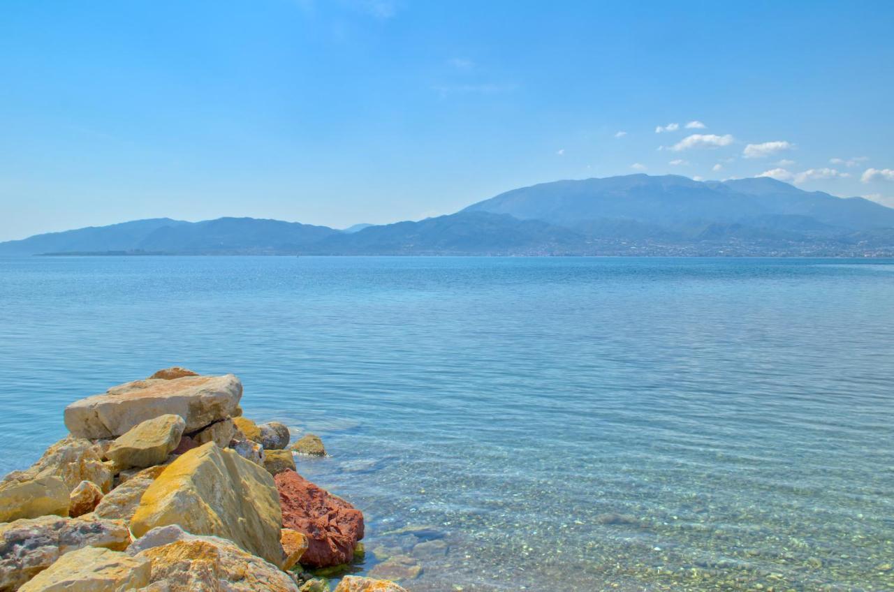 Epipleon Luxury Suites -102- Δωμάτιο 45Τμ Με Βεράντα 35Τμ Μπροστά Στη Θάλασσα Nafpaktos Luaran gambar